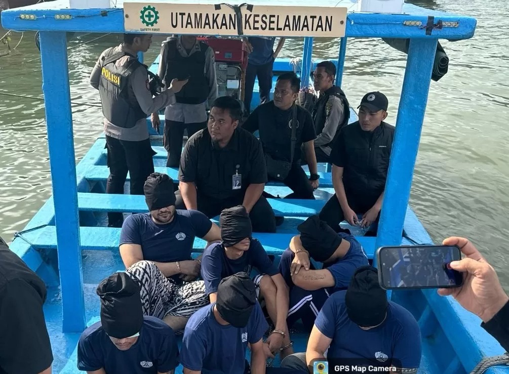 Ammar Zoni saat dibawa ke Nusakambangan.