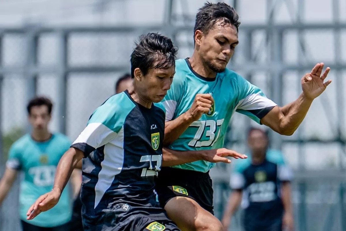 Lini belakang Persebaya Surabaya disiapkan jelang laga melawan Persija Jakarta.