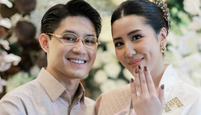 Cleantha Islan resmi Tunangan dengan Teuku Rassya.