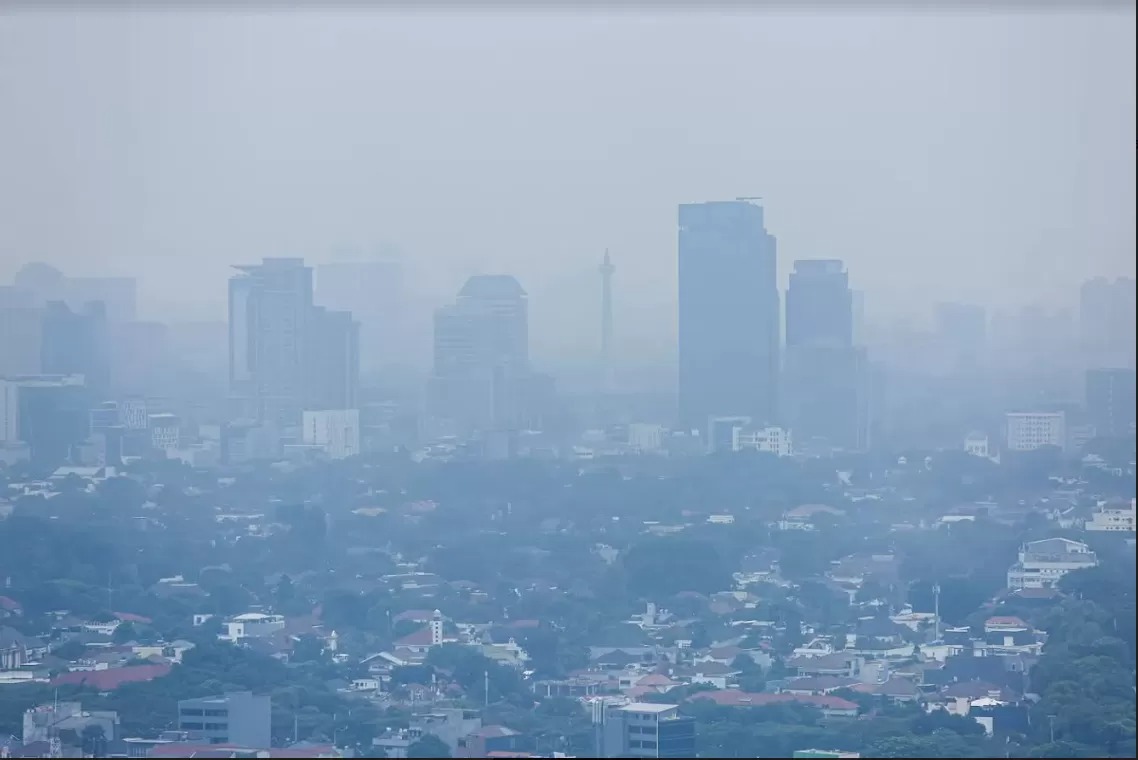 Kualitas udara di Jakarta menduduki peringkat keenam terburuk di dunia pada Selasa pagi (21/10).