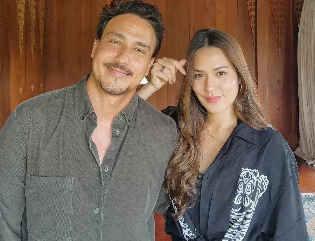 Hamish Daud dan istrinya Raisa.