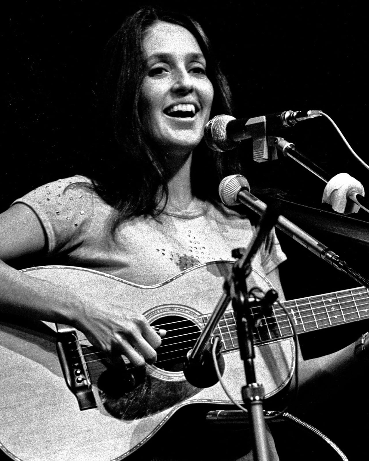Joan Baez, penyanyi yang mempopulerkan lagu Donna Donna
