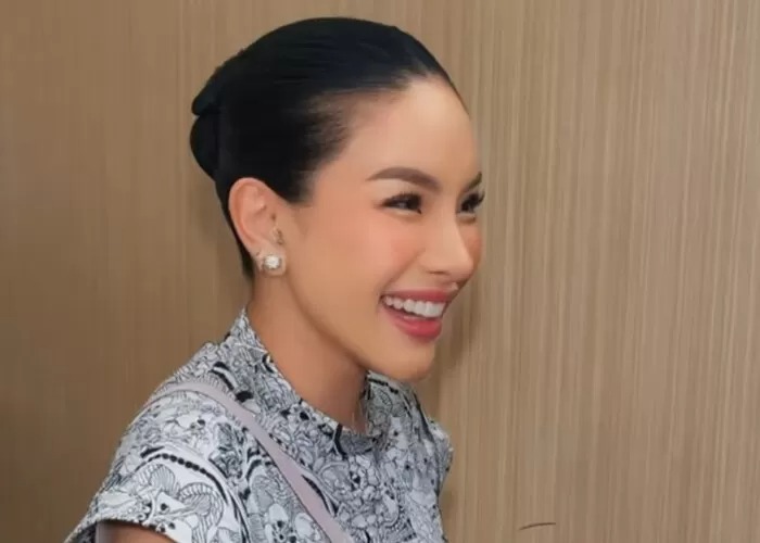 Nikita Mirzani hadir dalam persidangan pada Kamis, 18 September 2025, dengan mengenakan dress cantik terkait kasus tindak pidana pencucian uang (TPPU). (Tiktok @aunty_khey22)