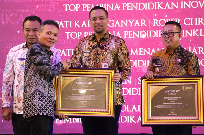 Bupati Klaten Raih Penghargaan Top Pembina Pendidikan Kolaboratif di Anugerah Pendidikan Radar Solo 2025, yangh diwakili oleh Wakil Bupati Klaten, Benny Indra Ardhianto
