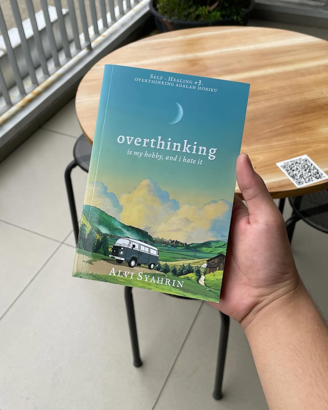 Overthinking is My Hobby, and I Hate It, buku self-healing karya Alvi Syahrin.
