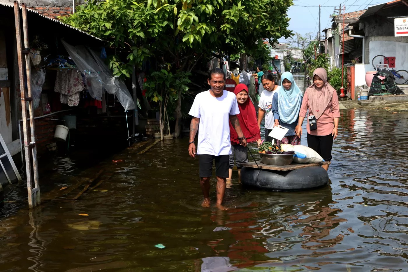 Ilustrasi korban banjir di Jalan Gembongsari RT 1 RW 7, Kelurahan Tambakrejo, Kecamatan Gayamsari.