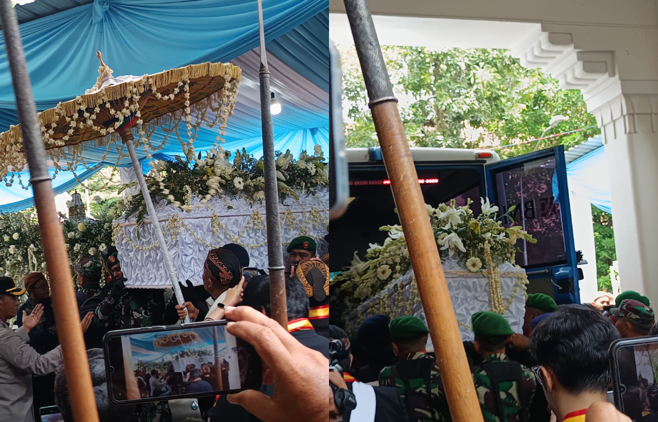 Peti jenazah Pakubuwono XIII tiba di Loji Gandrung pada Rabu (05/11/2025) pukul 10.25 WIB.