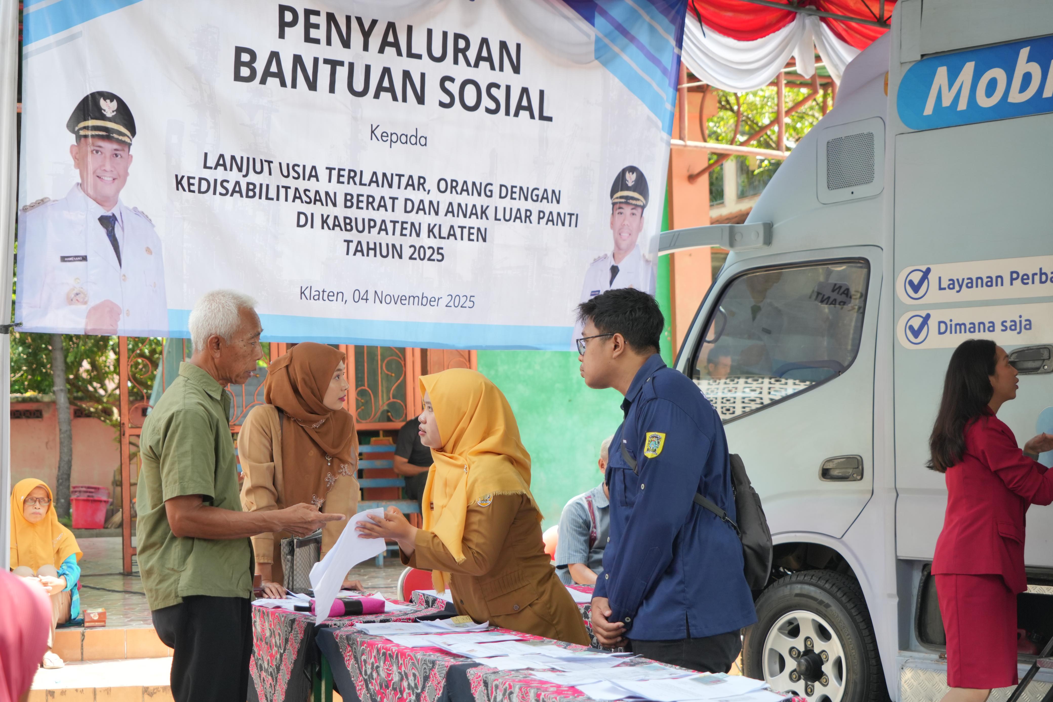 Penyaluran Bantuan Sosial untuk Warga Klaten.