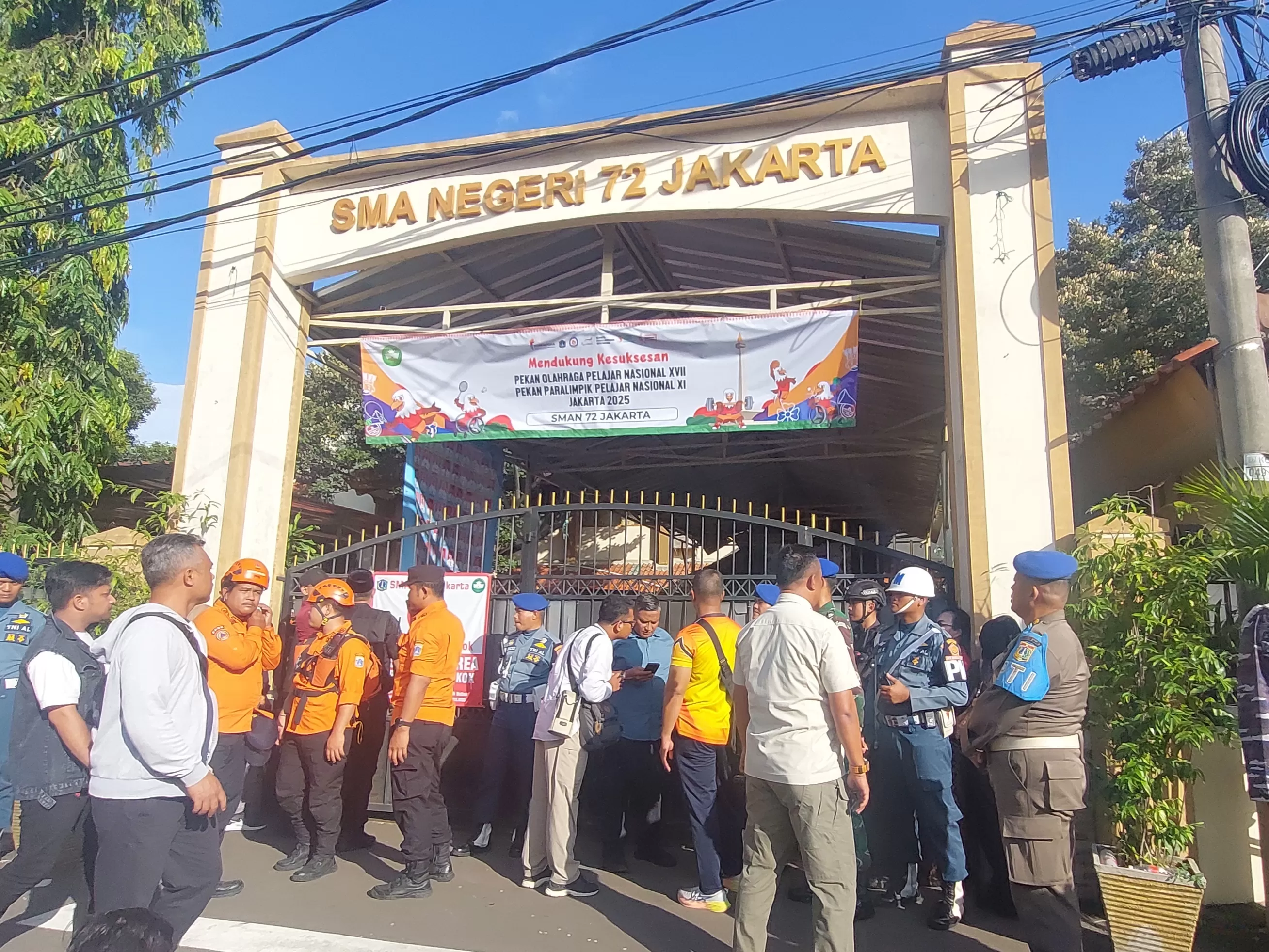 Kondisi pasca ledakan di SMA Negeri 72 Jakarta, Kelapa Gading, Jakarta Utara.