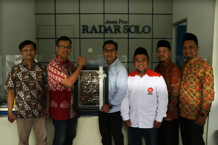Jajaran pengurus DPW PKS Solo berkunjung ke kantor redaksi Radar Solo guna bertukar gagasan demi kebaikan kota Solo.
