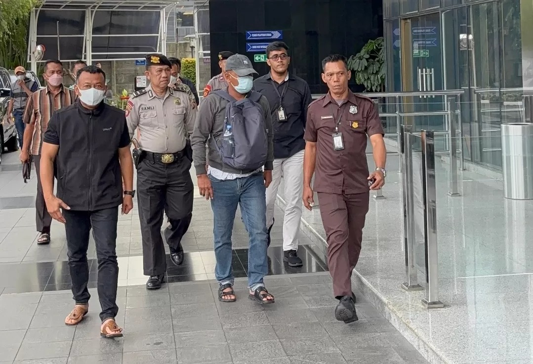 Bupati Ponorogo Sugiri Sancoko tiba di Gedung Merah Putih Komisi Pemberantasan Korupsi (KPK), Jakarta, Sabtu (8/11/2025).