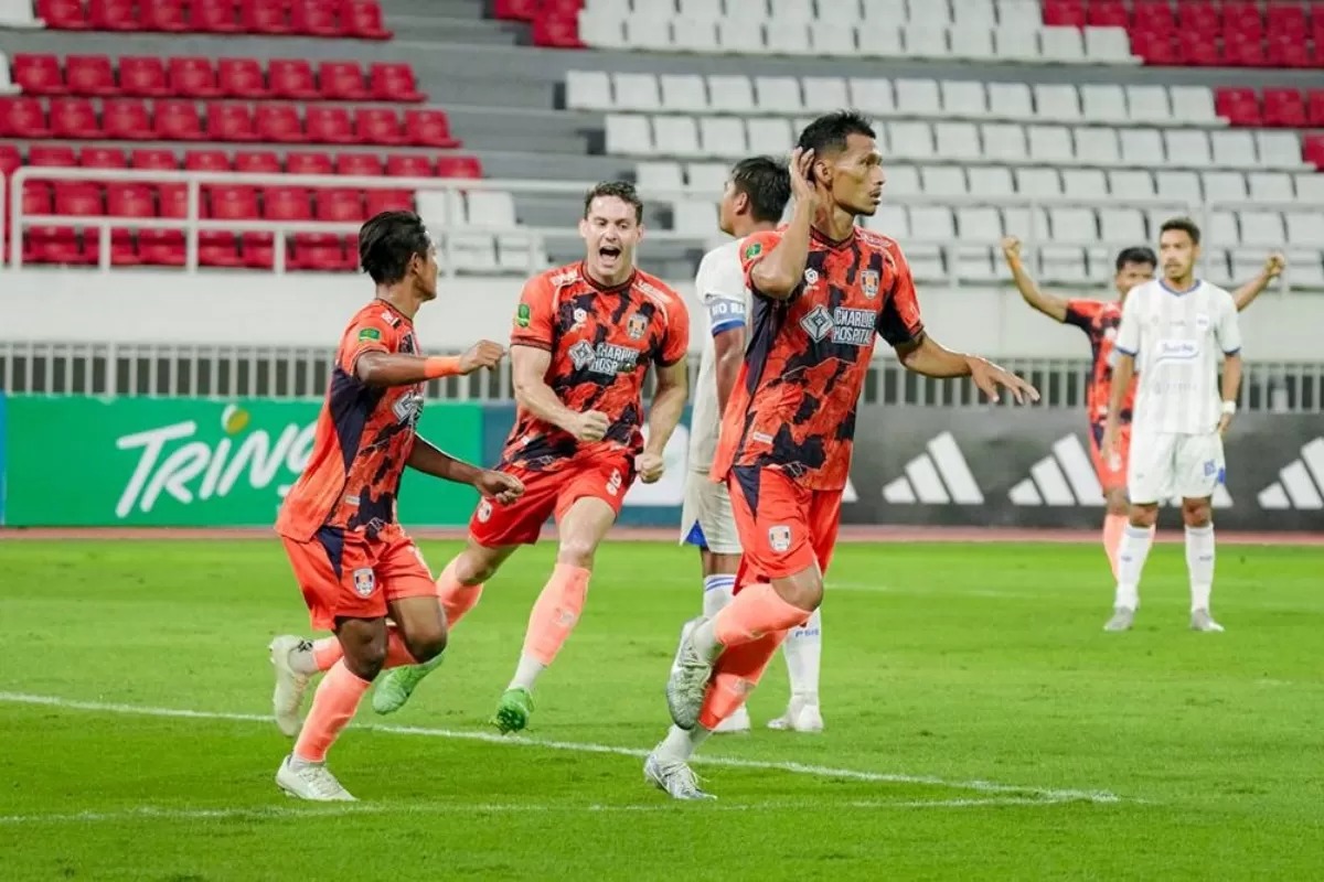 Pemain Kendal Tornado FC berhasil mengatasi perlawanan PSIS Semarang.