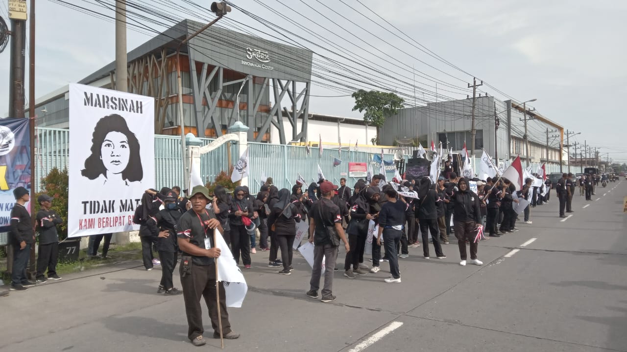 Aksi unjuk rasa kembali digelar ratusan mantan karyawan PT Sri Rejeki Isman (Sritex)