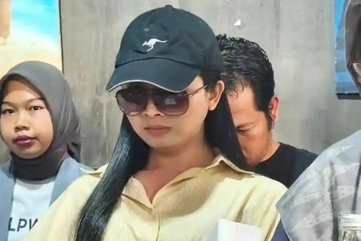 Dea Lipa atau Denny yang disebut sebagai Sister Hong Lombok.