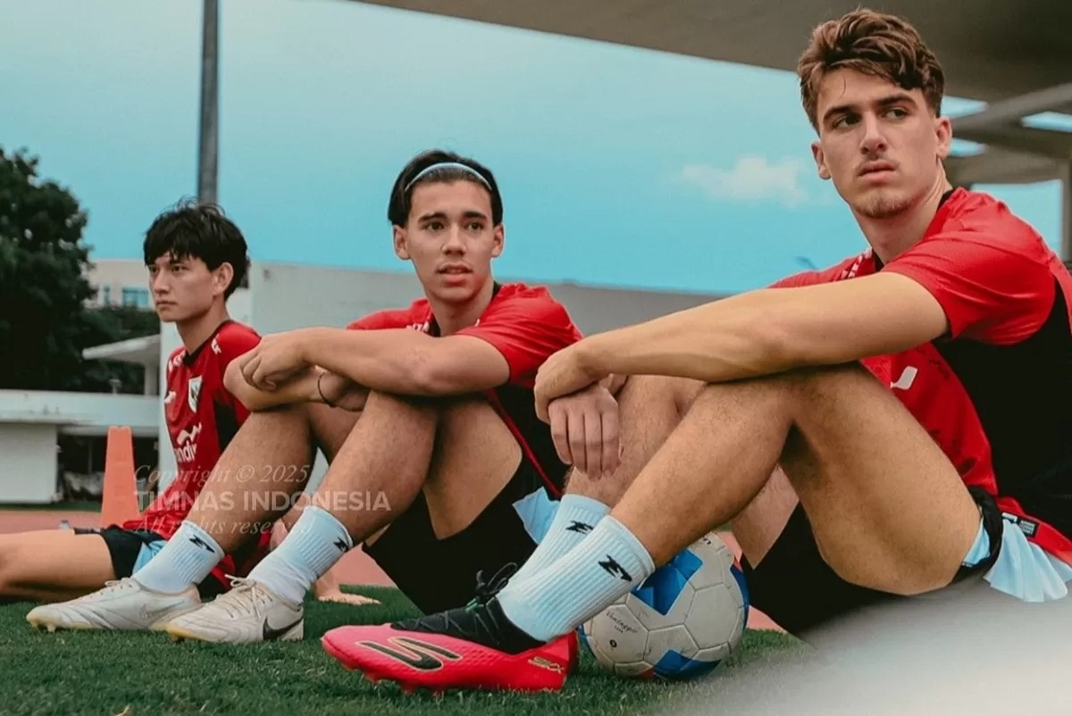 Dion Markx (tengah) dan Mauro Zijlstra (kanan).