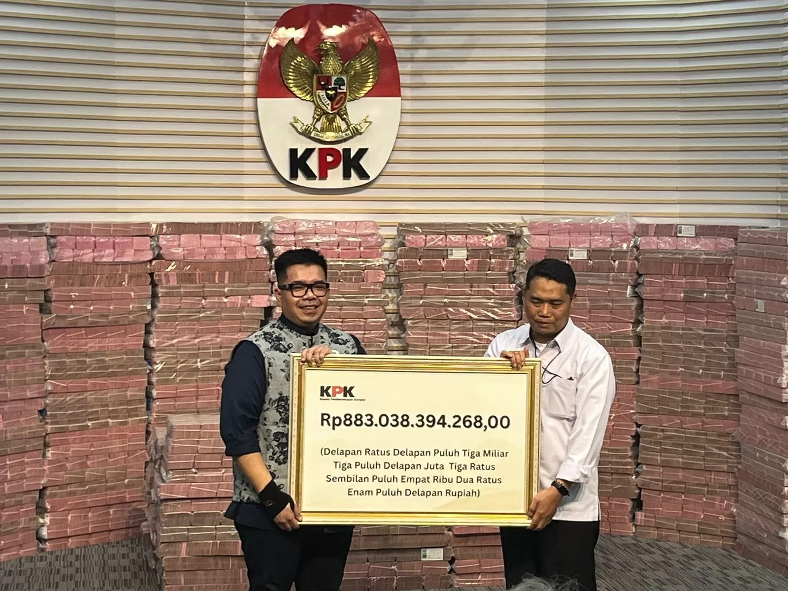 KPK menyerahkan aset hasil rampasan senilai Rp 883 miliar kepada PT Taspen.
