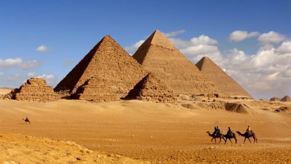 Ilustrasi Piramida Giza.
