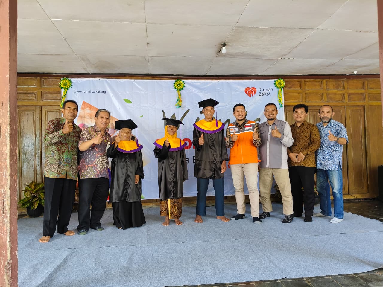 Rumah Zakat Gelar Wisuda Sekolah Lansia