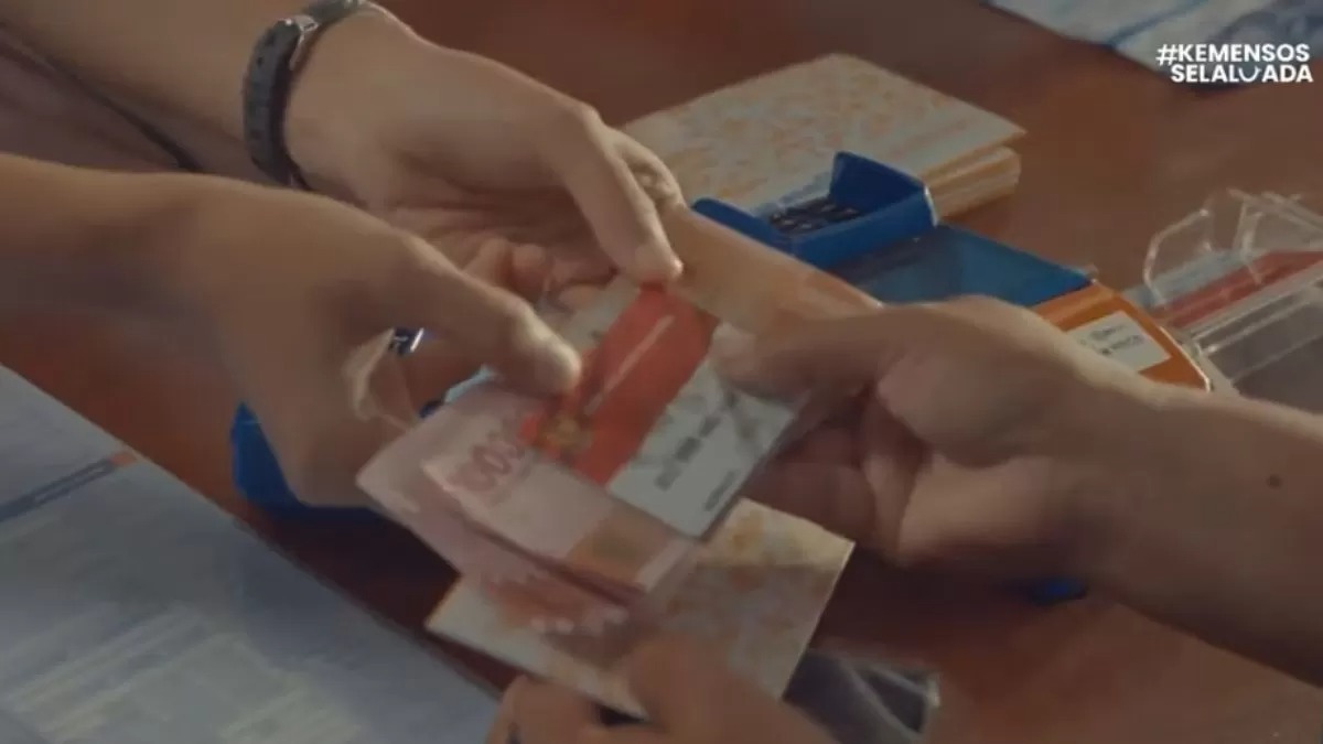 Ilustrasi pencairan bansos BLT Kesra Rp900 ribu tahun 2025 untuk KPM.