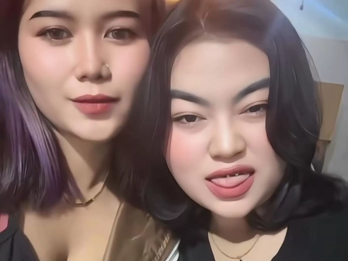 Video yang menampilkan rekaman sang istri sah dan sahabatnya, Novita Sari, yang sangat akrab bahkan sebelum isu perselingkuhan itu mencuat.