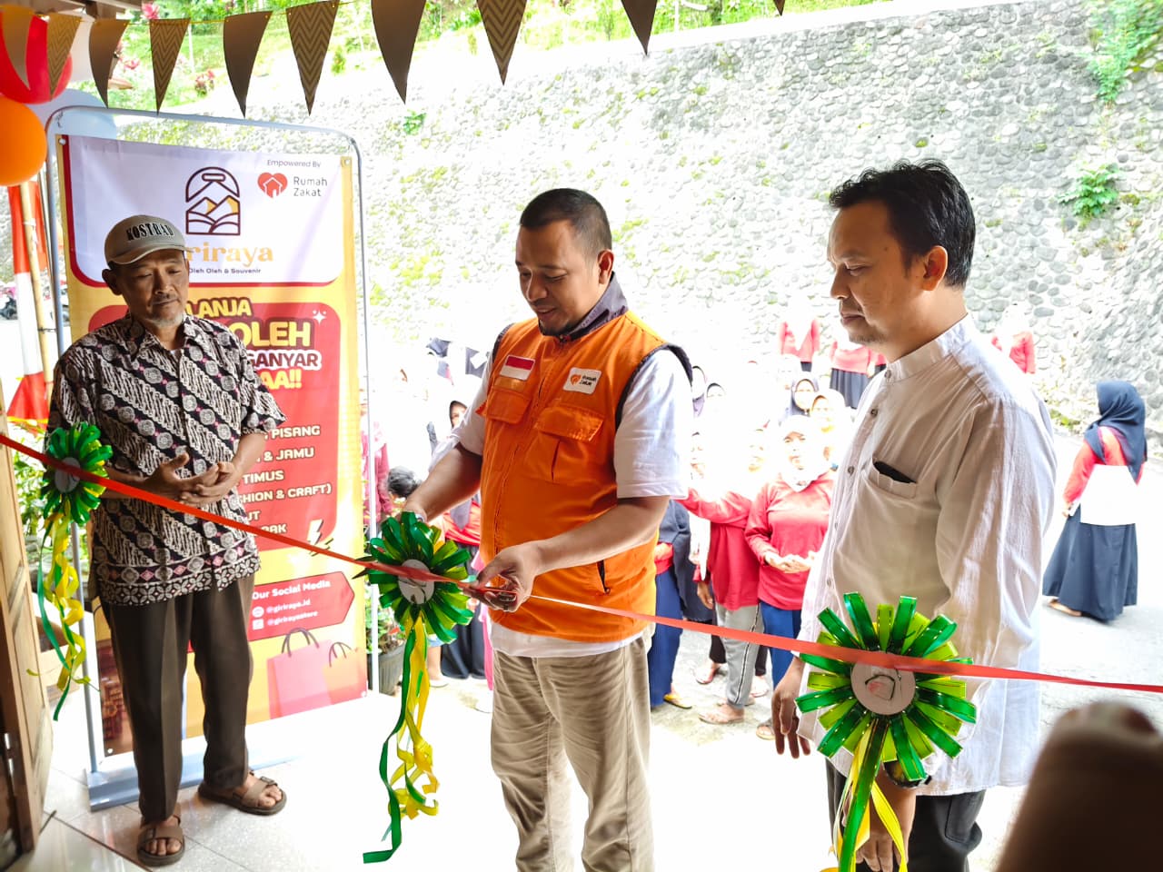 Rumah Zakat Luncurkan Pusat Oleh-oleh dan Souvenir &ldquo;Giriraya&rdquo; di Desa Berdaya Girilayu.