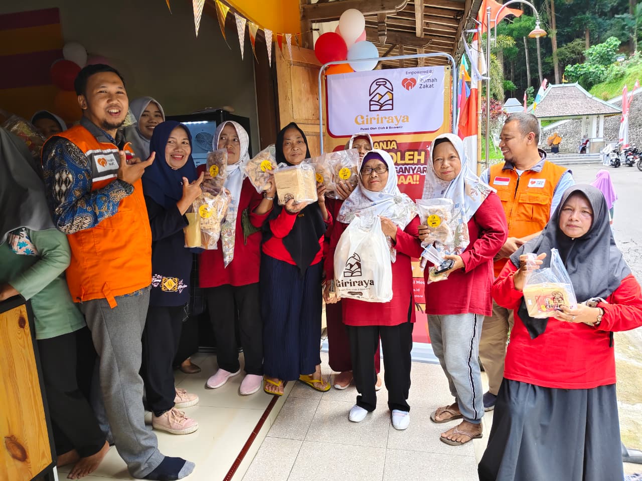 Rumah Zakat Luncurkan Pusat Oleh-oleh dan Souvenir &ldquo;Giriraya&rdquo; di Desa Berdaya Girilayu.