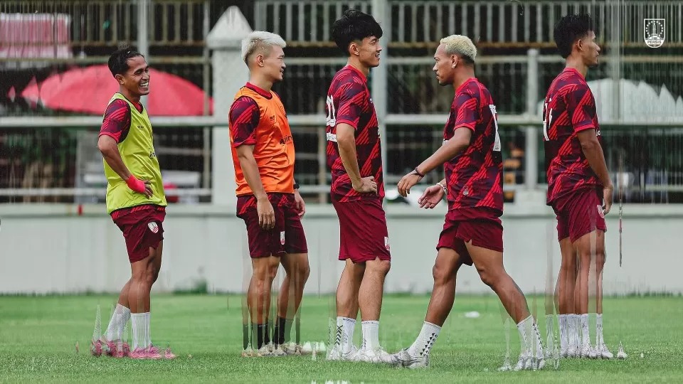 Persis Solo kembali mematangkan persiapan jelang laga pekan ke-14 BRI Super League 2025/2026 melawan PSM Makassar.