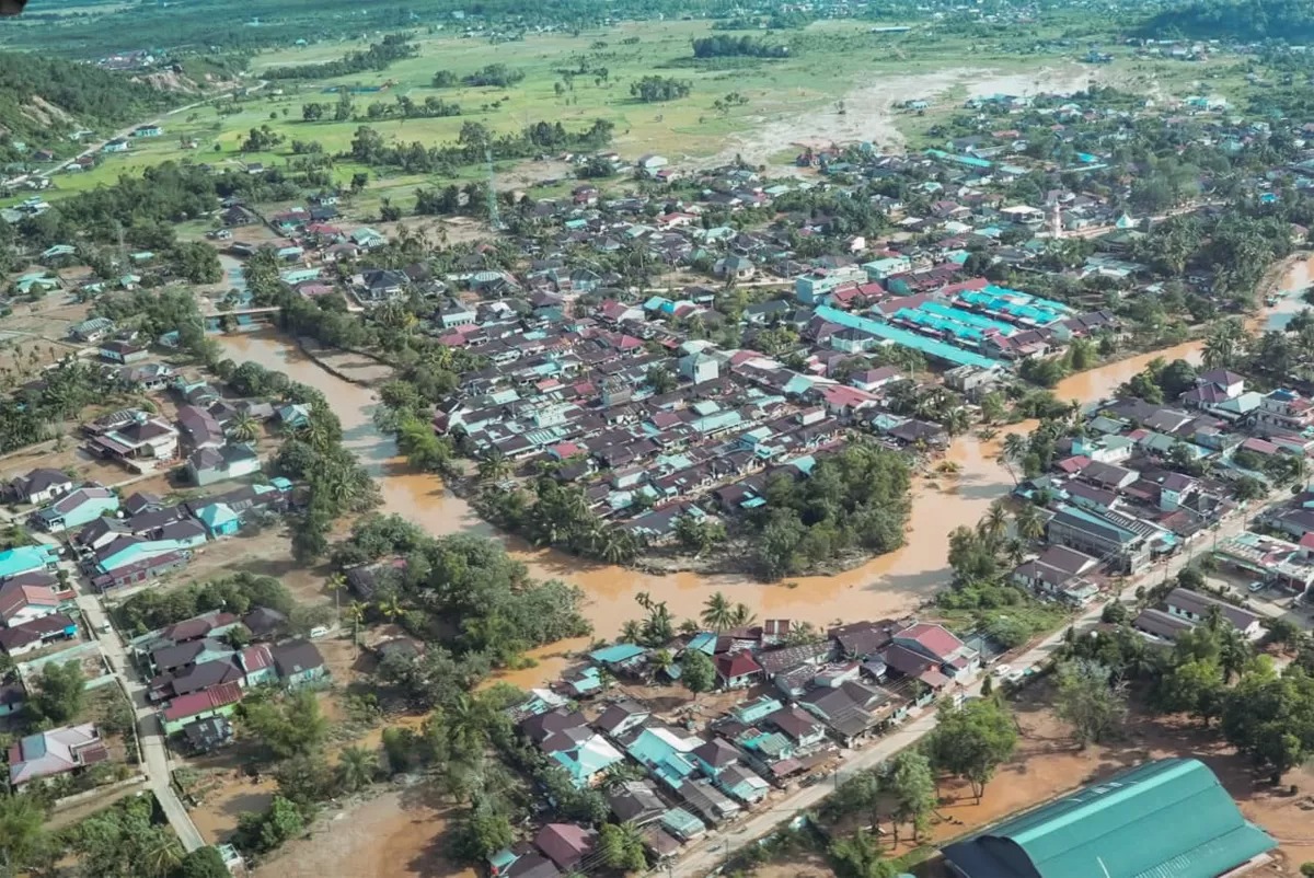 Pemantaua dari udara wilayah terdampak banjir di Tapanuli, Provinsi Sumatera Utara (Sumut).