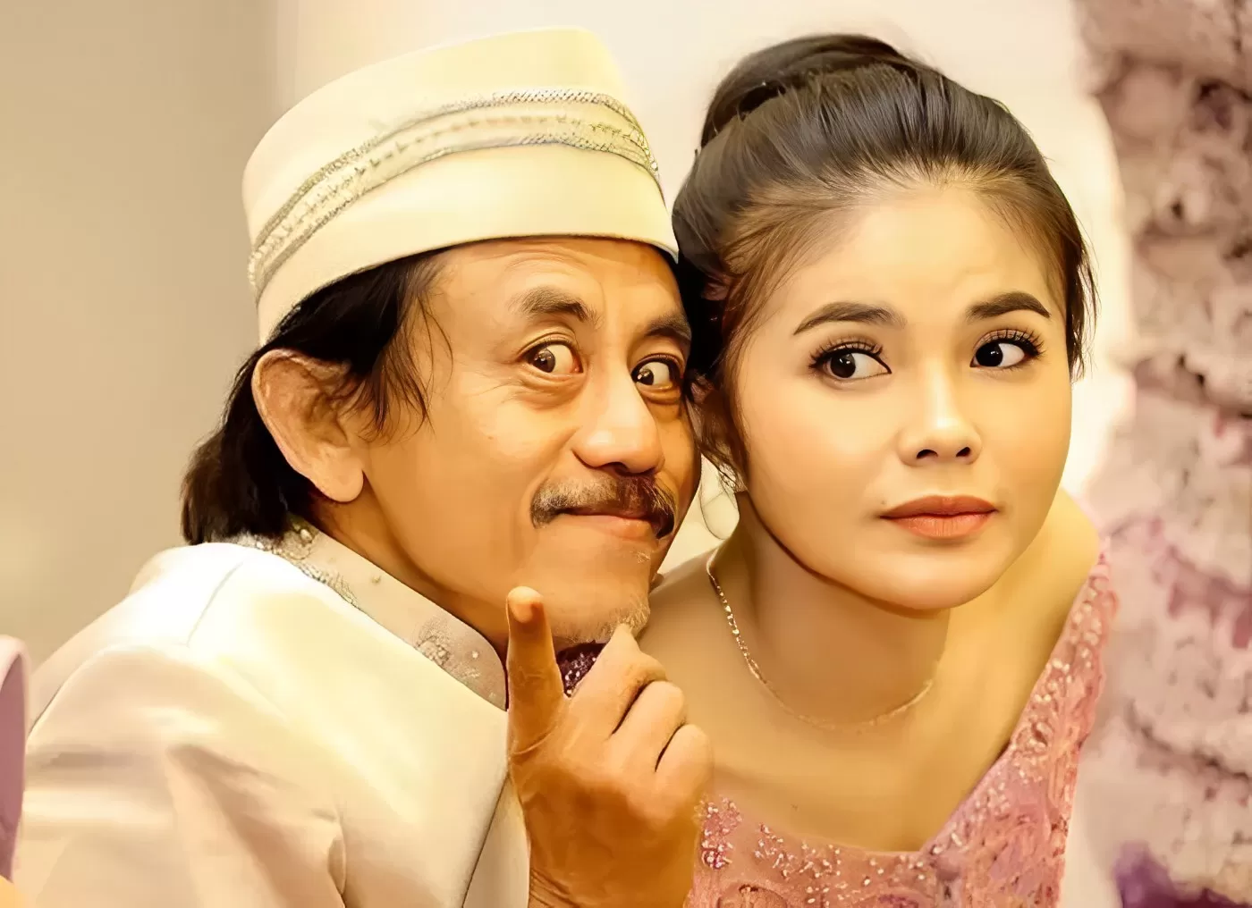 Karina Ranau bersama sang suami Epy Kusnandar.