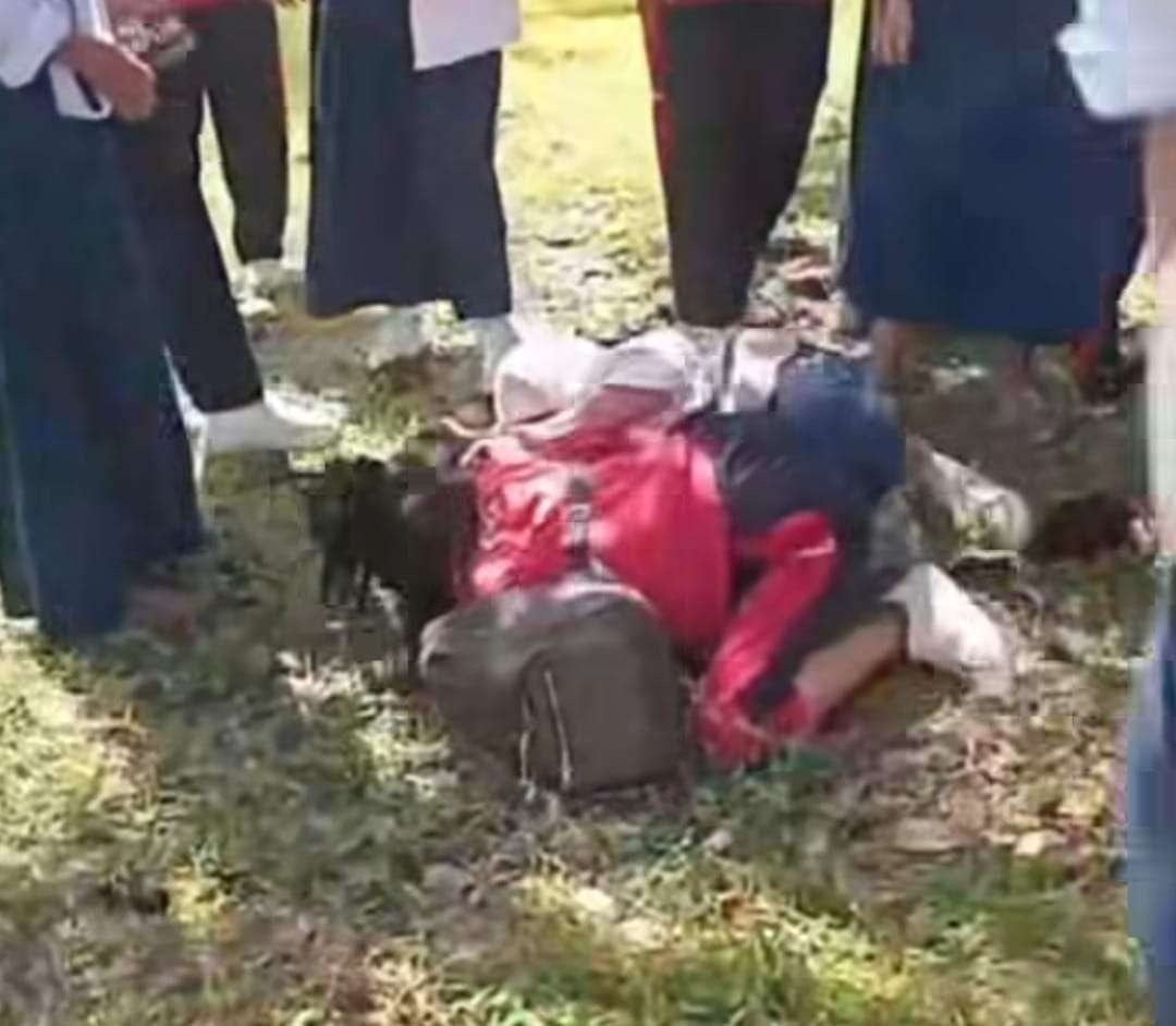 Potongan video perkelahian siswi SMP di Kabupaten Sumbawa yang viral di media sosial.
