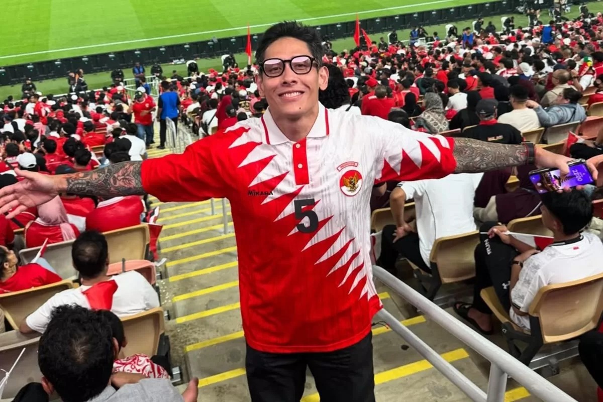 Influencer dan aktor Ganindra Bimo mengungkapkan kekesalannya terhadap wasit Ma Ning dalam memimpin duel Irak vs Timnas Indonesia.