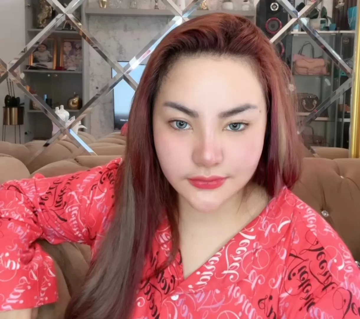 Lisa Mariana saat ini ditetapkan jadi tersangka pada 2 kasus sekaligus.