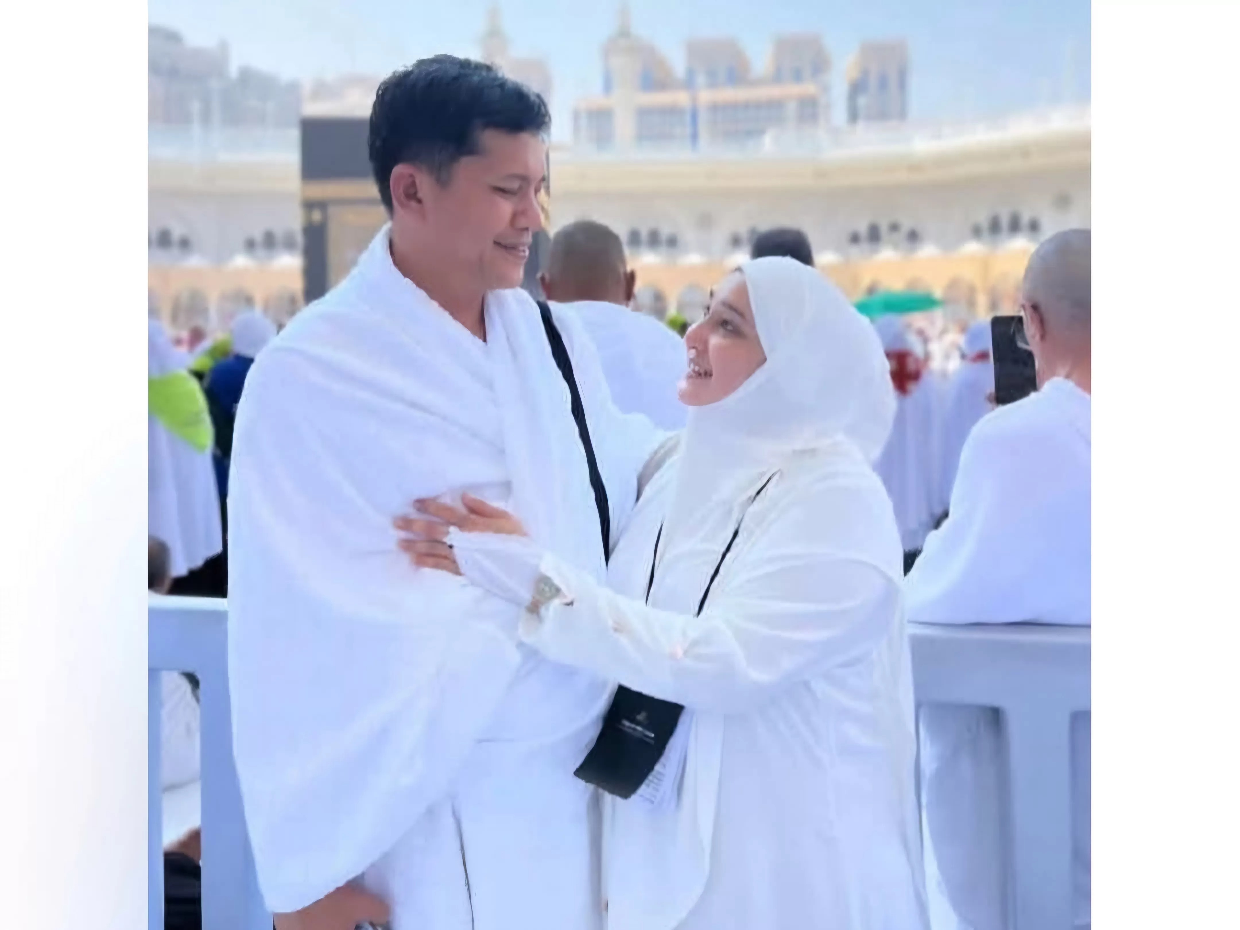 Bupati Aceh Selatan Mirwan MS saat menunaikan ibadah umroh ditengah bencana yang melanda Aceh.