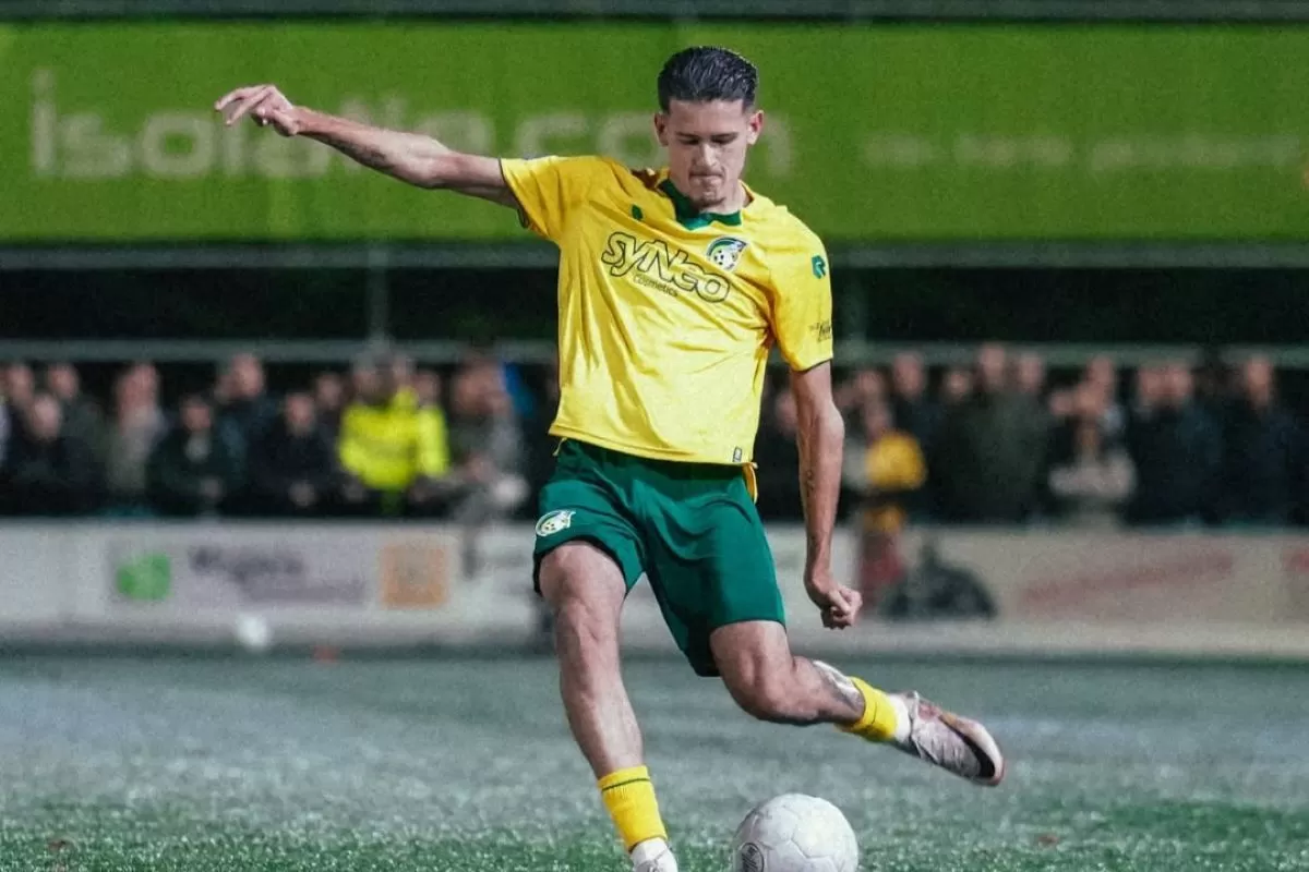 Aksi Justin Hubner di laga kemenangan Fortuna Sittard lawan VV Gemert. 