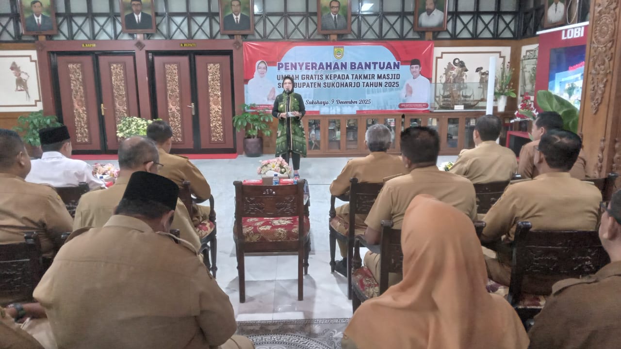 Bupati Sukoharjo Etik Suryani meluncurkan program umroh gratis bagi takmir masjid di 167 desa/kelurahan.