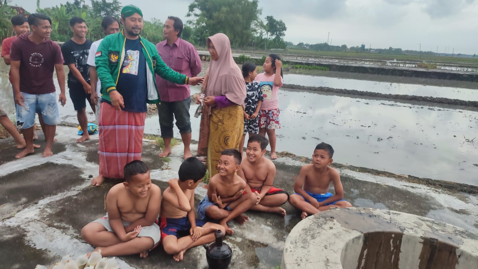 Anggota DPRD Sragen Endro Supriyadi menilai Pemerintah Kabupaten (Pemkab) Sragen gagal membaca urgensi krisis, sehingga ribuan petani Jono terancam tidak bisa menanam padi.