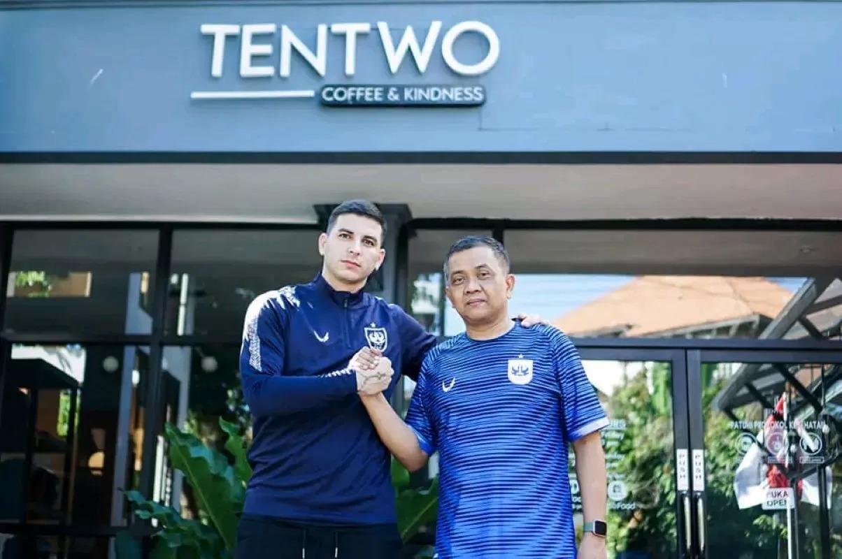 Junianto alias Anto van Java (kanan) saat masih aktif di PSIS Semarang.