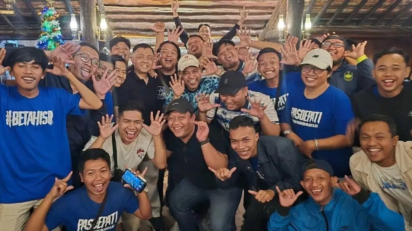 Anto Van Java bersama Pasoepati dan Wareng.