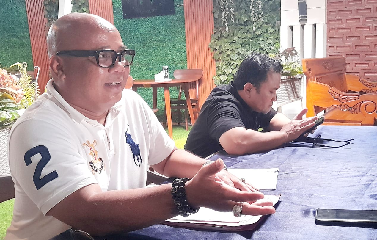 Kuasa hukum korban Zainal Arifin saat melakukan keterangan pers terhadap dugaan penipuan dan penggelapan yang di lakukan oleh salah seorang pengusaha tambang asal Kabupaten Karanganyar.