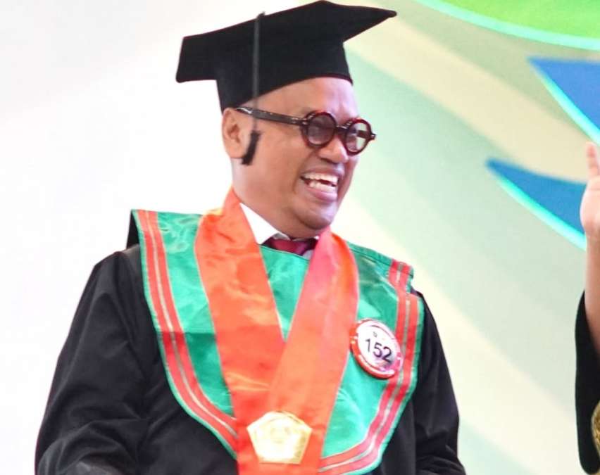 Uya Kuya Wisuda S2.