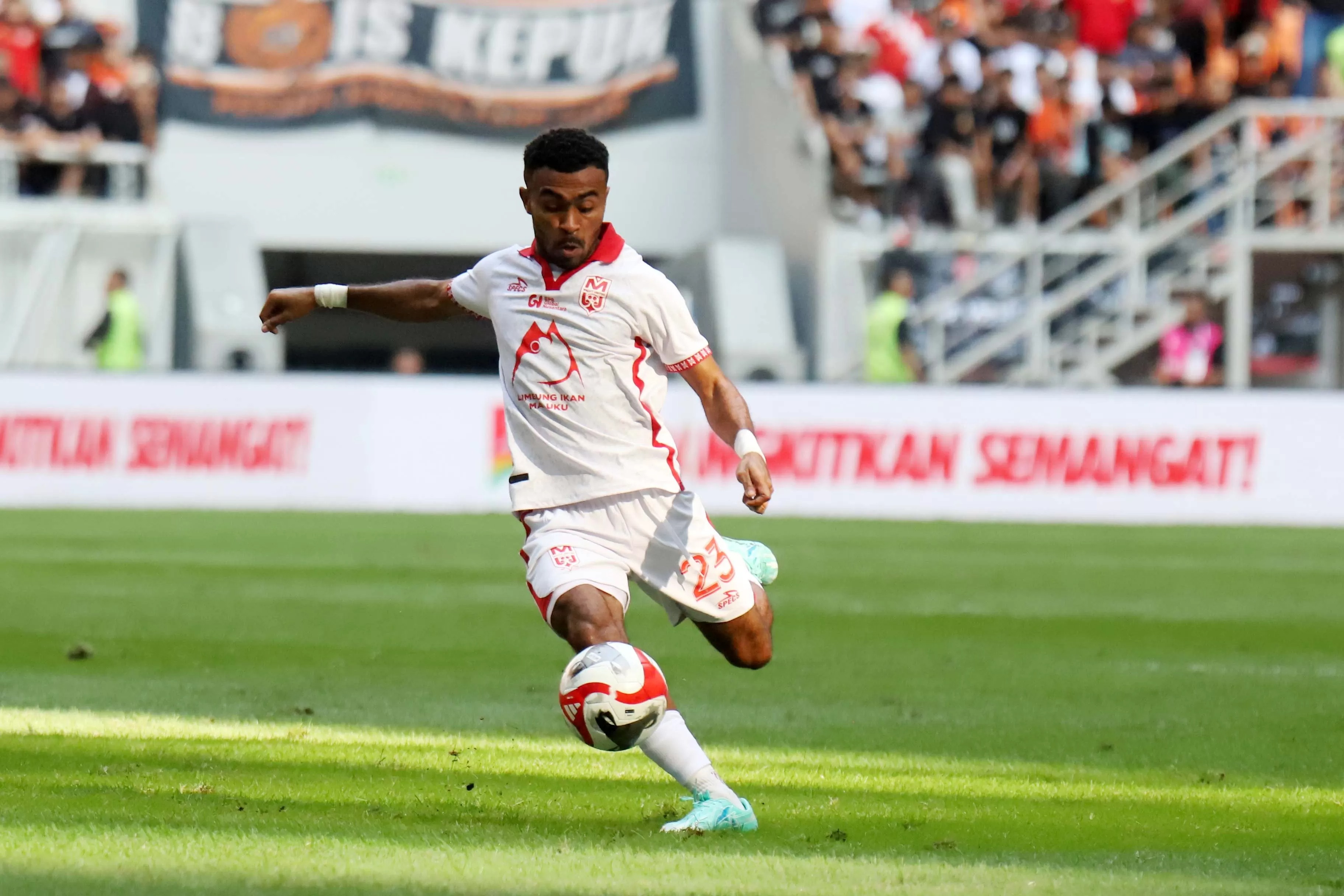 Pemain sepak bola Malut United Yance Sayuri.