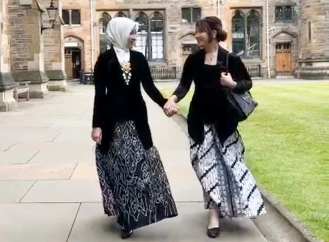 Atalia Praratya, istri Ridwan Kamil, mengekspresikan cinta yang demikian besar untuk sang putri, Camillia Azzahra, yang berulang tahun ke-21.