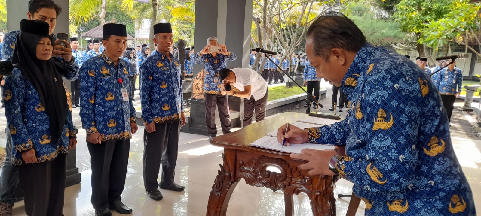 Pemerintah Kabupaten Karanganyar resmi menerbitkan 3.038 Surat Keputusan (SK) Pegawai Pemerintah dengan Perjanjian Kerja (PPPK) Paruh Waktu.