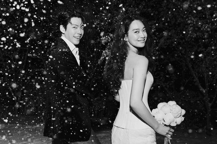 Kim Woo Bin dan Shin Min Ah resmi menikah.