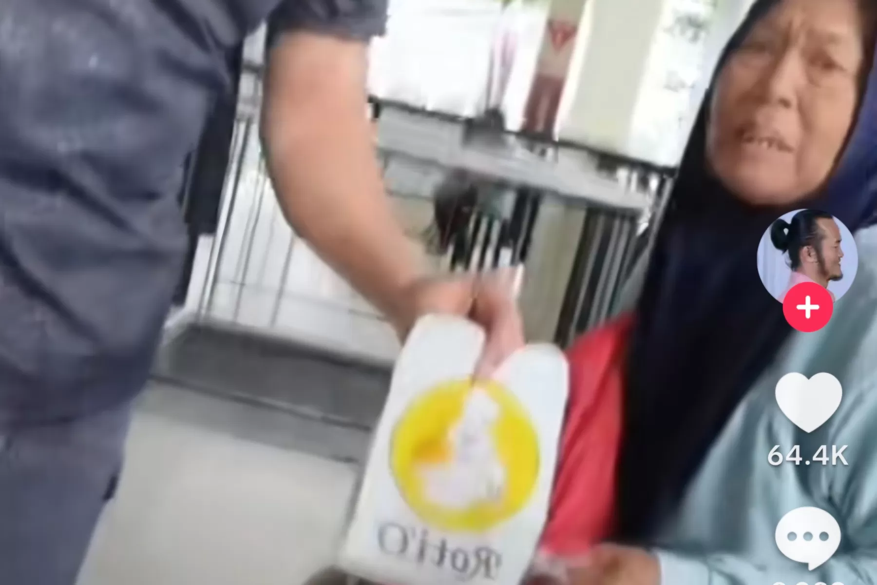 Video nenek ditolak beli roti di Roti