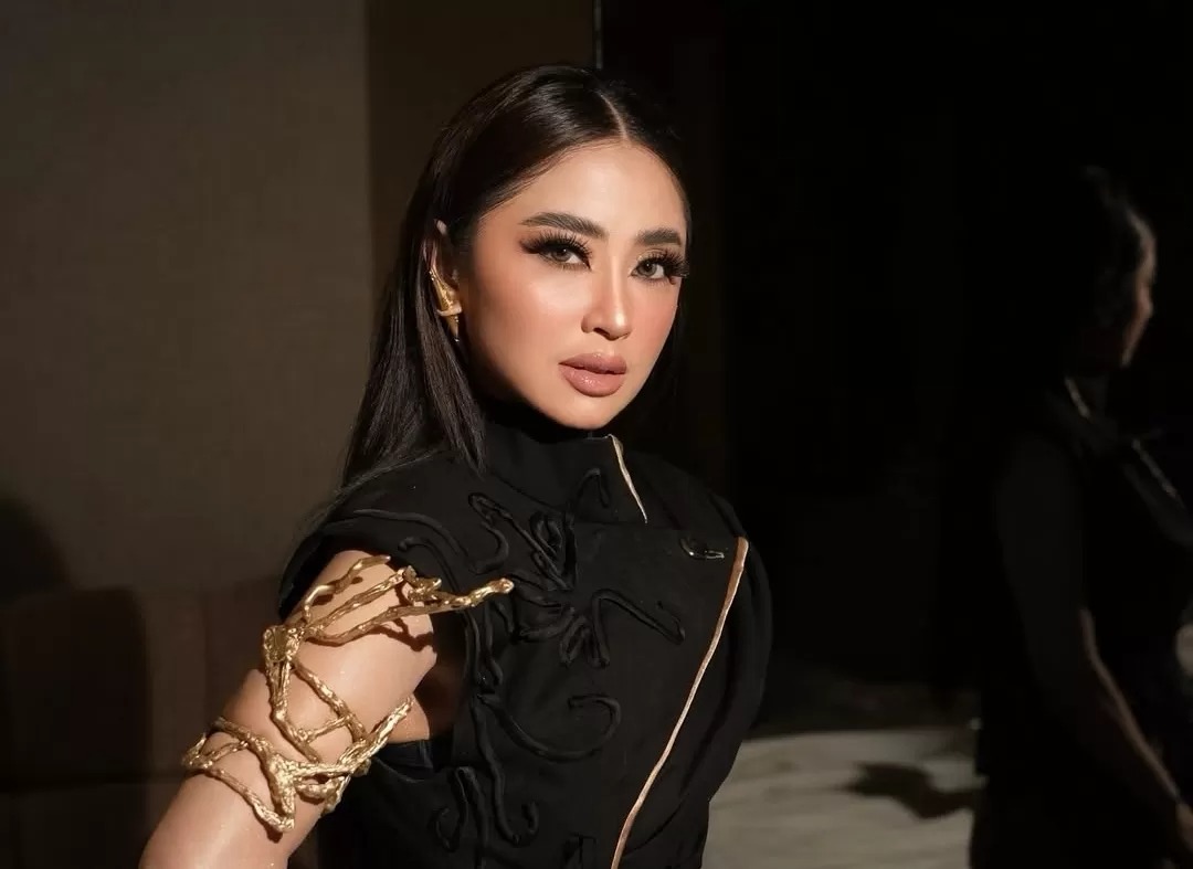 Artis Dewi Perssik. 