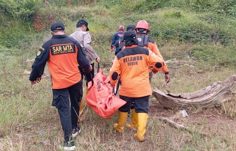 Seorang nenek warga Desa Beruk, Jatiyoso, Karanganyar, yang dilaporkan hilang selama dua hari, ditemukan meninggal dunia tenggelam di aliran sungai.