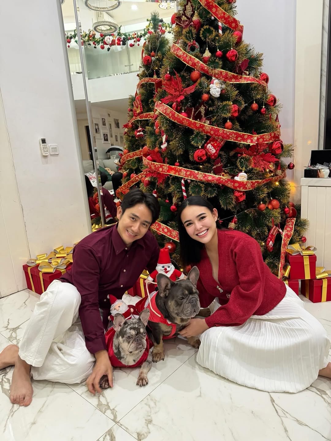 Pasangan Amanda Manopo dan Kenny Austin baru saja menggelar open house natal 2025