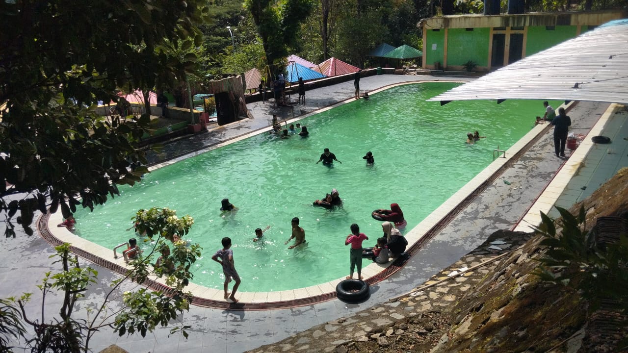 Wisata Alam Batu Seribu kembali menjadi magnet wisatawan.