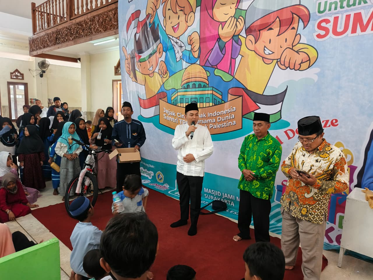 Wali Kota Respati Ardi di hadapan Ratusan Santri TPQ di Solo Ikut Indonesia Mendongeng.